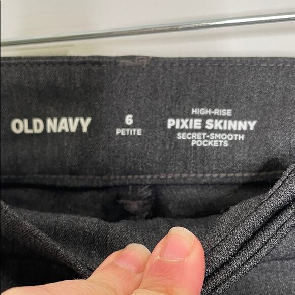 NWT Old Navy Women’s Dark Gray High-Rise Pixie Skinny Pants size 6 petite - Picture 2 of 4